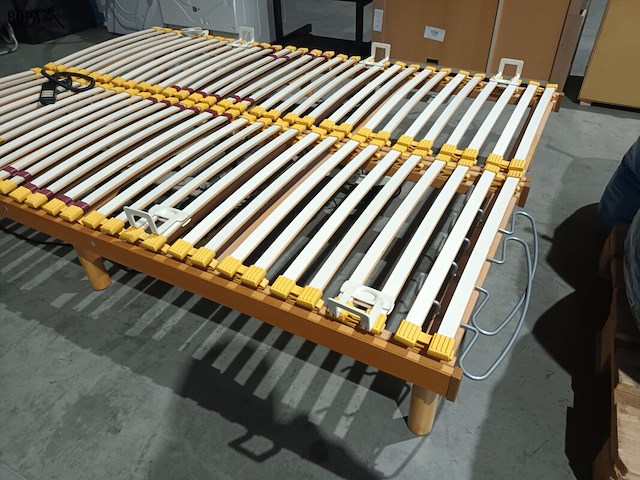 Lot 69 - bed met elektrische lattenbodem - afbeelding 2 van  4