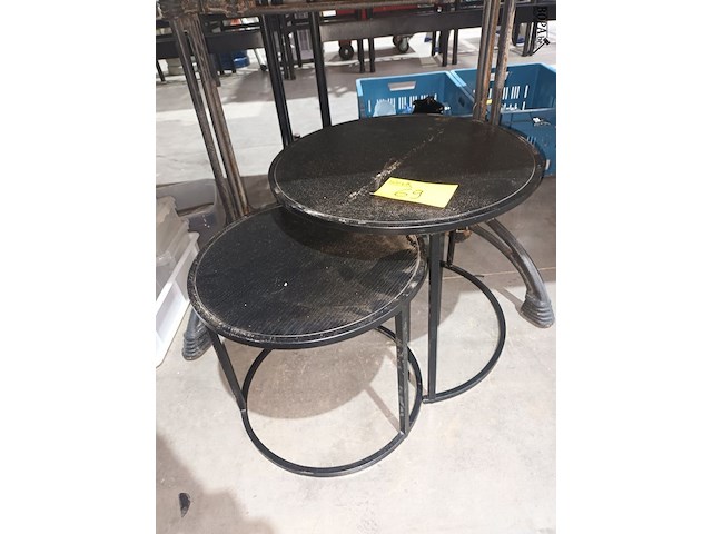 Lot 69 - bijzettafels - afbeelding 1 van  3