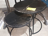 Lot 69 - bijzettafels - afbeelding 1 van  3