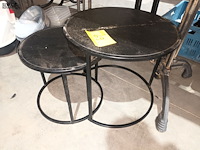 Lot 69 - bijzettafels - afbeelding 2 van  3