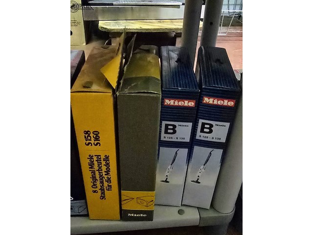 Lot 69 - divers types stofzuigerzakken ong 20 dozen - afbeelding 4 van  6