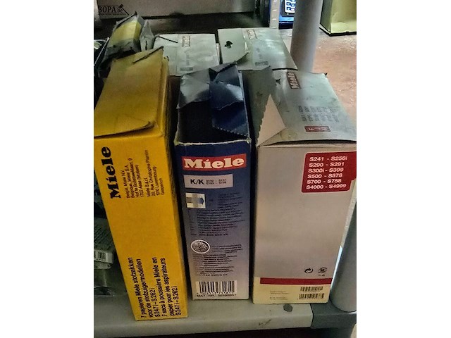 Lot 69 - divers types stofzuigerzakken ong 20 dozen - afbeelding 5 van  6