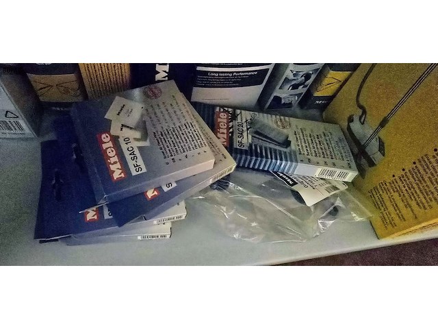 Lot 69 - divers types stofzuigerzakken ong 20 dozen - afbeelding 6 van  6