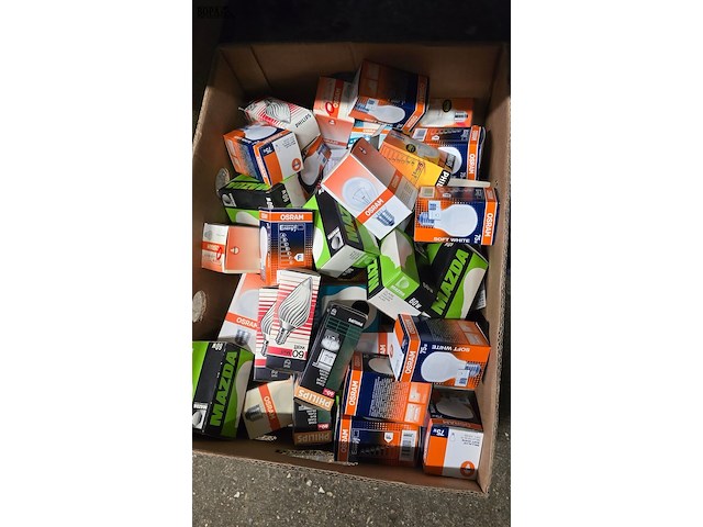 Lot 69 - doos diverse lampen - afbeelding 1 van  3