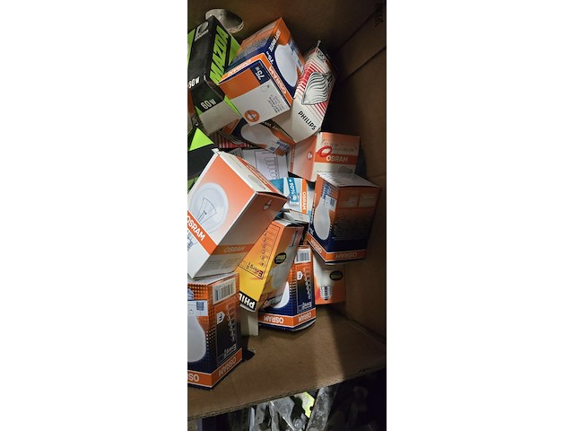 Lot 69 - doos diverse lampen - afbeelding 2 van  3