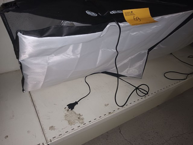 Lot 69 - fotostudiolampen en statieven - afbeelding 2 van  7