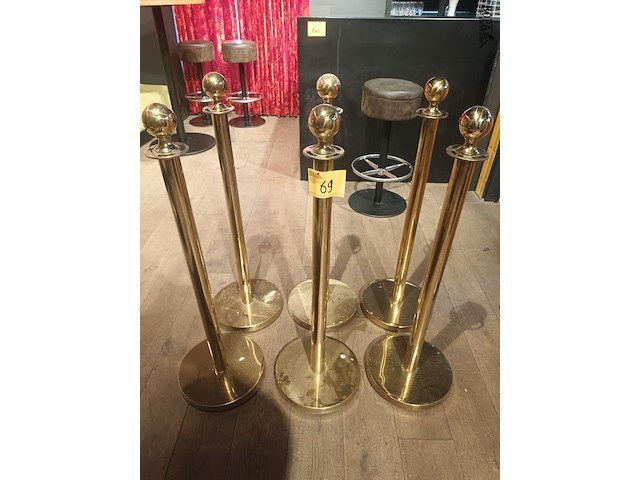 Lot 69 - goudkleurige afzetpaaltjes. 7 stuks - afbeelding 1 van  4