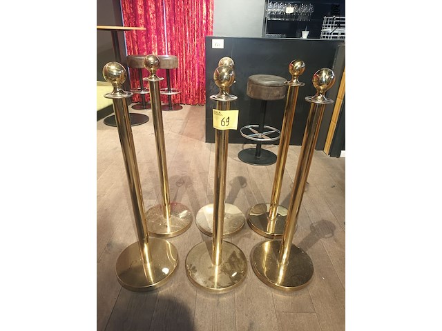 Lot 69 - goudkleurige afzetpaaltjes. 7 stuks - afbeelding 2 van  4