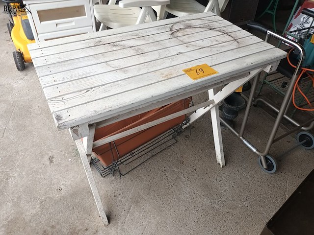 Lot 69 - houten tuintafel - afbeelding 1 van  4