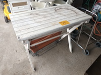 Lot 69 - houten tuintafel - afbeelding 1 van  4