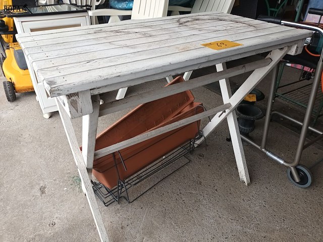 Lot 69 - houten tuintafel - afbeelding 2 van  4
