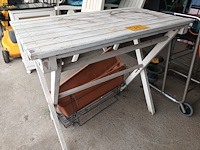 Lot 69 - houten tuintafel - afbeelding 2 van  4