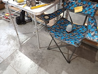 Lot 69 - kampeertafel en -stoel - afbeelding 1 van  4