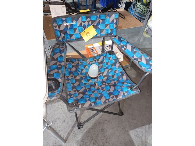 Lot 69 - kampeertafel en -stoel - afbeelding 2 van  4