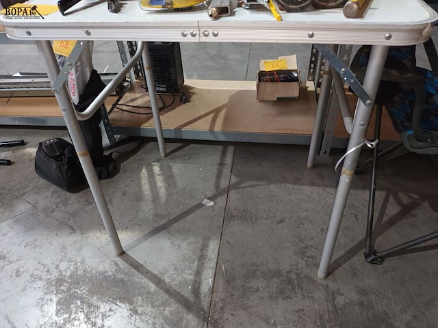 Lot 69 - kampeertafel en -stoel - afbeelding 4 van  4