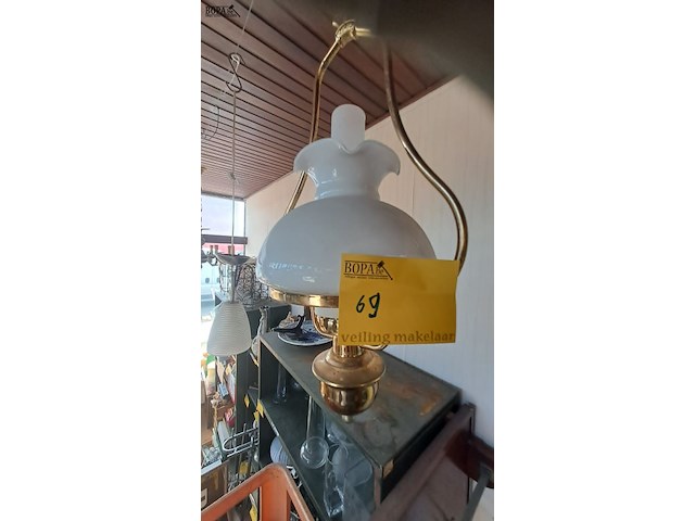 Lot 69 - klassieke klombuisstlijllamp - replica - afbeelding 1 van  2