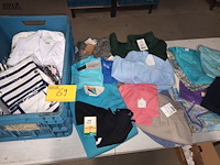 Lot 69 - kledij - afbeelding 1 van  5