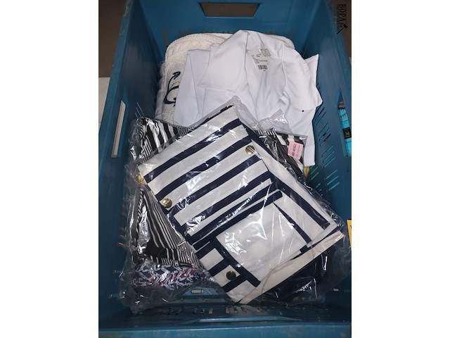 Lot 69 - kledij - afbeelding 2 van  5