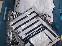 Lot 69 - kledij - afbeelding 2 van  5