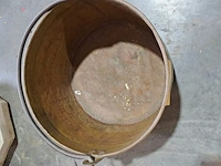 Lot 69 - koperen ketel met handvat - afbeelding 2 van  2