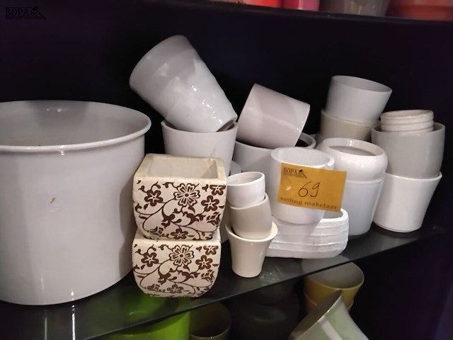 Lot 69 - lot bloempotten: kleur wit - afbeelding 1 van  2