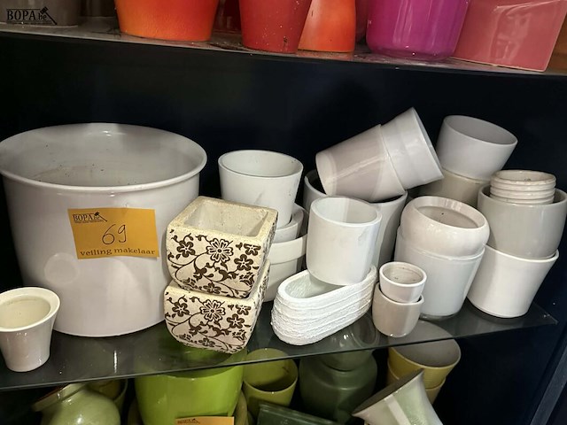 Lot 69 - lot bloempotten: kleur wit - afbeelding 2 van  2