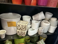 Lot 69 - lot bloempotten: kleur wit - afbeelding 2 van  2