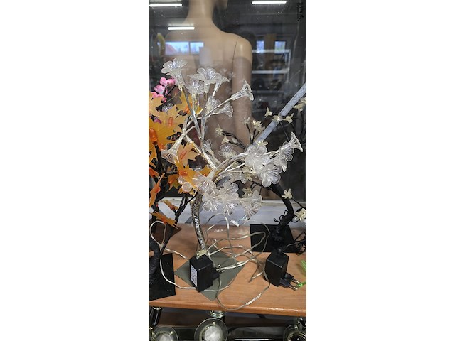 Lot 69 - lot decoratieve tafellampen 6 stuks - afbeelding 4 van  5