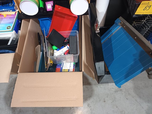 Lot 69 - lot kantoormateriaal - afbeelding 6 van  8