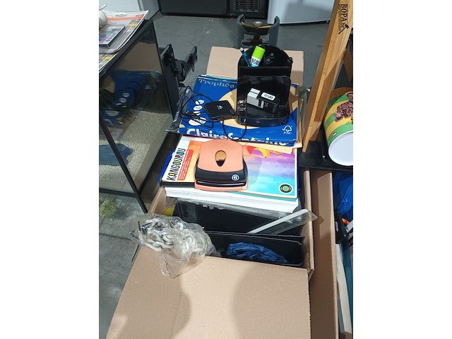 Lot 69 - lot kantoormateriaal - afbeelding 8 van  8