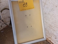 Lot 69 - menustandaard - afbeelding 2 van  3