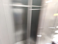 Lot 69 - metalen dressingkast - afbeelding 2 van  4