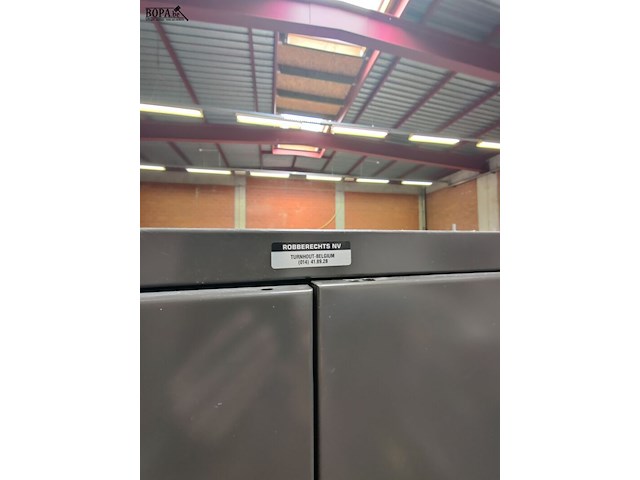 Lot 69 - metalen dressingkast - afbeelding 3 van  4