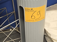 Lot 69 - metalen krantenrek en plastiek zak houder - afbeelding 3 van  3