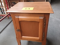 Lot 69 - nachtkastje - afbeelding 2 van  3