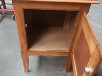 Lot 69 - nachtkastje - afbeelding 3 van  3