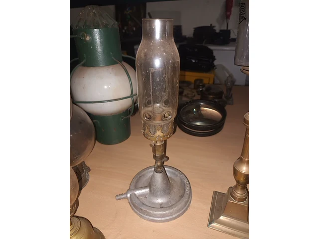 Lot 69 - olielamp en gaslamp - afbeelding 4 van  5