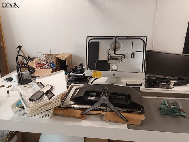 Lot 69 - onderdelen pc, gsm, tablet - afbeelding 1 van  5