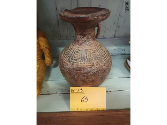 Lot 69 - oude vaas - afbeelding 1 van  5