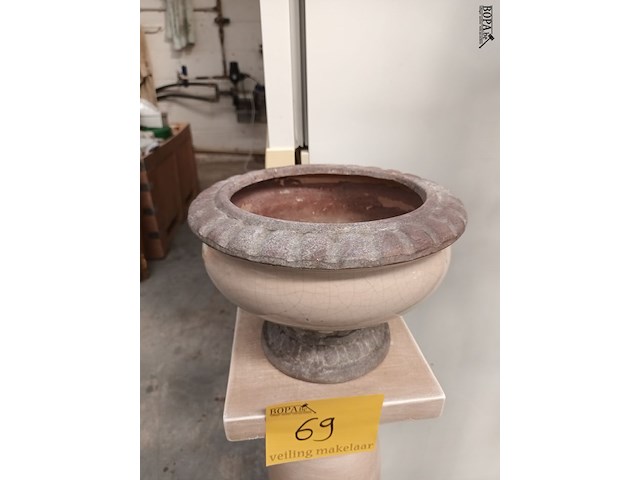 Lot 69 - paraplubak, zuil en bloempot - afbeelding 4 van  4