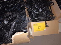Lot 69 - plastieken kleerhangers. 4 dozen - afbeelding 2 van  3