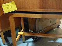 Lot 69 - retro schrijftafel mid-century modern - afbeelding 2 van  5
