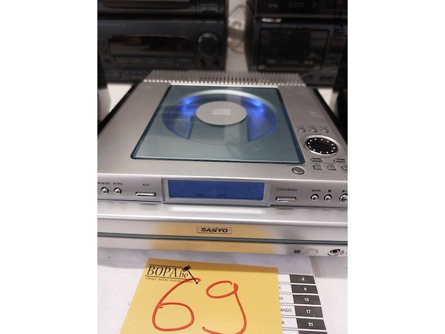 Lot 69 - sanyo micro component system - afbeelding 2 van  4
