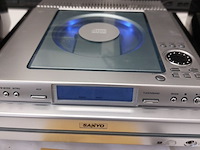 Lot 69 - sanyo micro component system - afbeelding 2 van  4