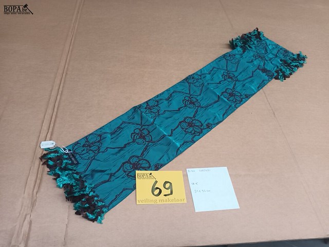 Lot 69 - sjaal dino lorenzi - afbeelding 1 van  3