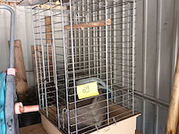Lot 69 - stevige vogelkooi - afbeelding 1 van  2