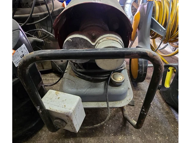 Lot 69 - verwarminstoestel op petrol, merk sial - afbeelding 2 van  6