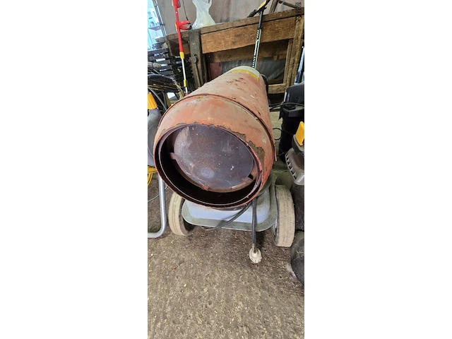 Lot 69 - verwarminstoestel op petrol, merk sial - afbeelding 6 van  6