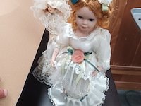 Lot 69 - verzameling poppen - afbeelding 2 van  6