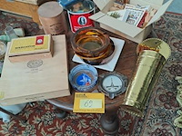 Lot 69 - verzameling vintage rookaccessoires: oude luciferdoosjes, si - afbeelding 1 van  4